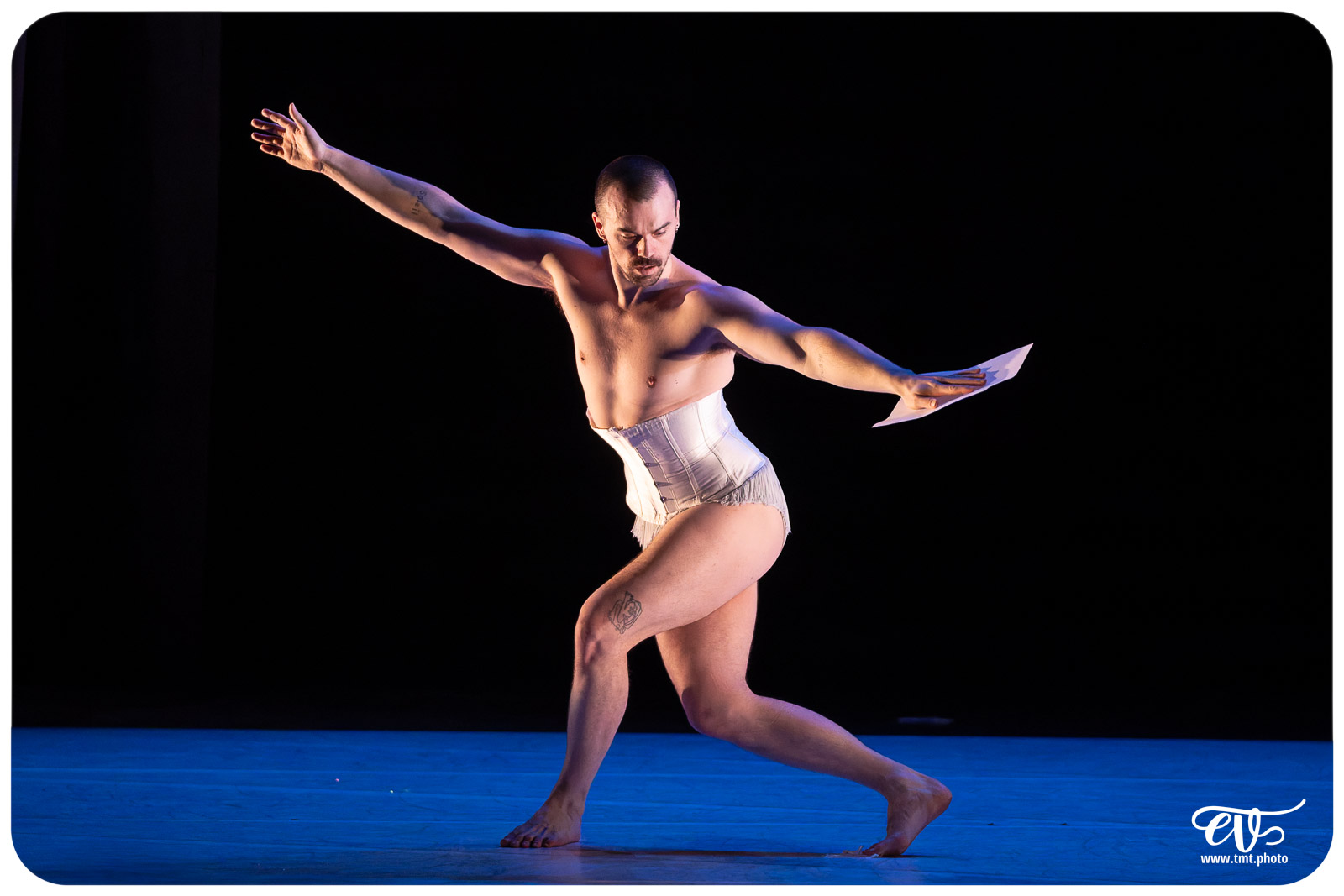 A4 (COMME LA FEUILLE) CIE CHICOS MAMBO